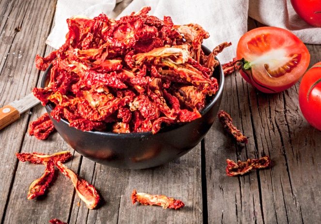 Empanada de bacon, queso, tomates secos y pimientos caramelizados 100% artesanal - Imagen 4