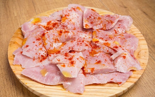 Empanada gallega de lacón, grelos y chorizo con masa de maíz artesanal a domicilio - 1